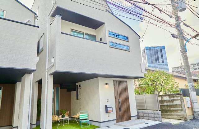 Shinjuku 'Orange County' Villa