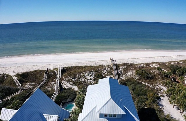 Shiny new luxury Gulf front w/one acre lot, pool, elevator, beach gear