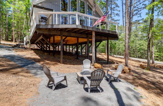 Shirley Treehouse-Style Cabin w/ Lake Access!