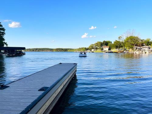 Shoo Fly at Lake Oconee - Lakefront, Kayaks, Games