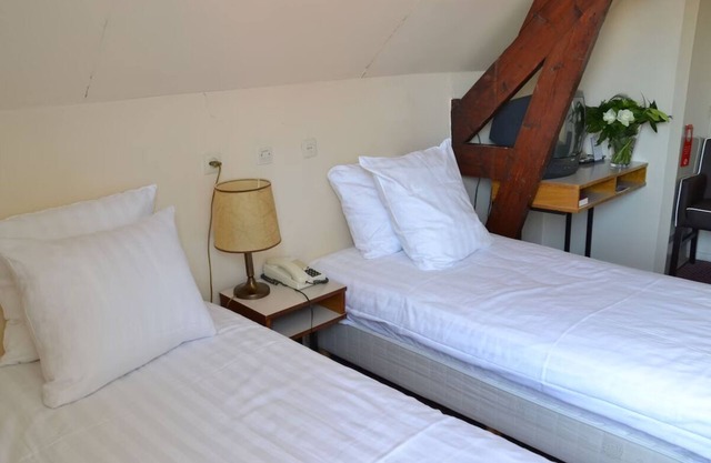 Short Drive to Beach! Free Breakfast and Parking, Close to Brielse Meer!