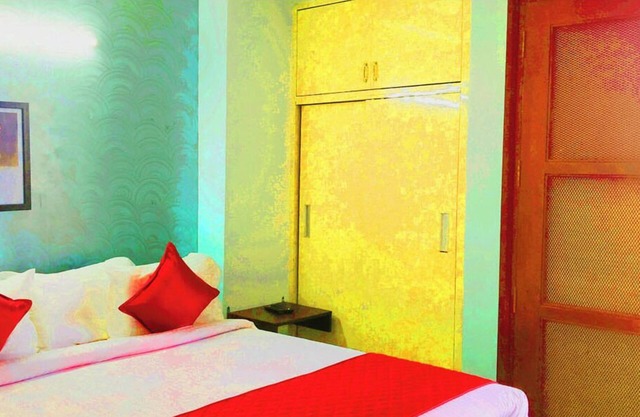 Short Stay Apartment Saket (Max)