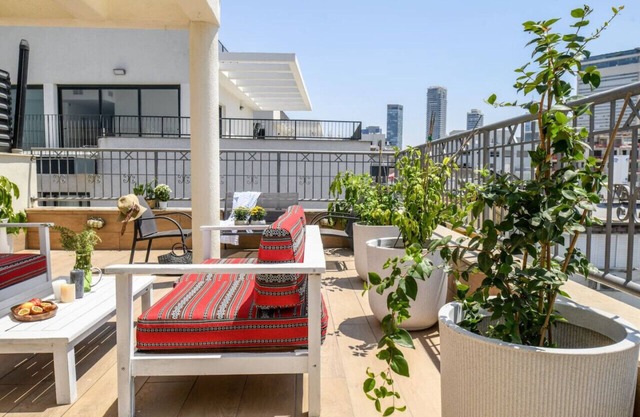 Shuk Studio in the Carmel House by Sea N' Rent
