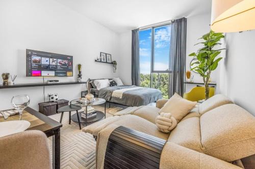 Silhouette Suite Studio by JK