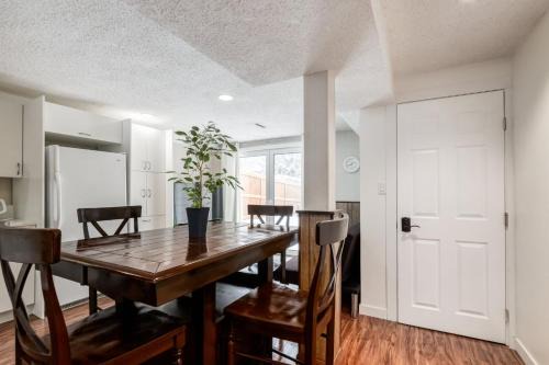 Simplistic 2BR Suite near Nose Hill & Airport