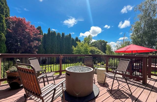 Single Level, 2 Kings, Fire Pit, Comfort in Downtown Dundee