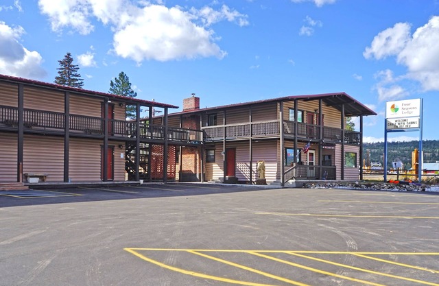 Single room-Mobility bath-Accessible Queen