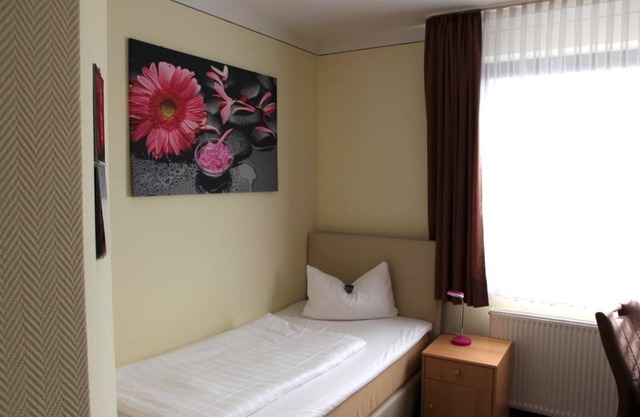 Single room, shower/WC, TV - Landhotel Karrenberg