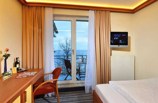 Single Room with Sea View and Roof Terrace - Strandhotel Seerose Kölpinsee