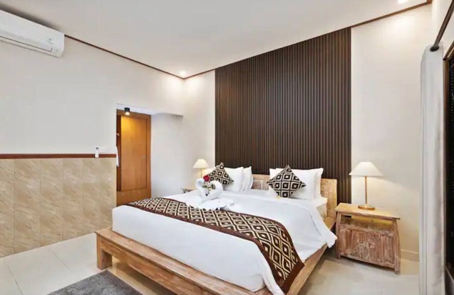 Sip coconuts in style 5-min from Ubud center