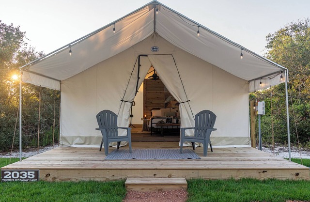 Site #03 Double Safari Tent with ensuite bath