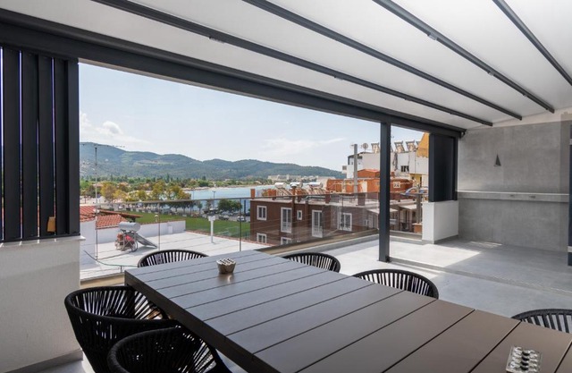SithoniaRS Luxury 2nd Floor Roofgarden Apartment With Unique Seaview