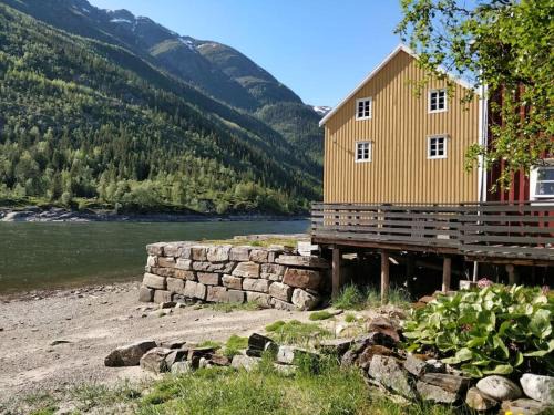 Sjøgata Riverside Rental and Salmon Fishing