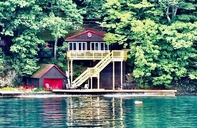 Skaneateles direct lakefront 3 bedroom cabin with 1 bedroom guest cabin