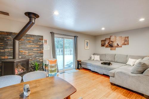 Ski and Board in South Lake Tahoe! Updated Home