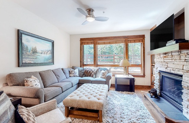 Ski-in/out condo right near downtown with hot tub, pool & balcony