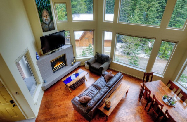 Ski-in Ski-out Sasquatch Retreat @ Snoqualmie Pass