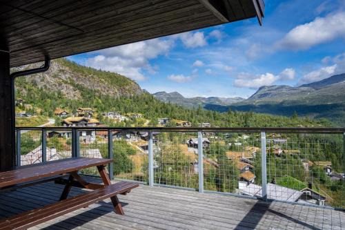 Ski in-Ski out with Style and Scenic Views