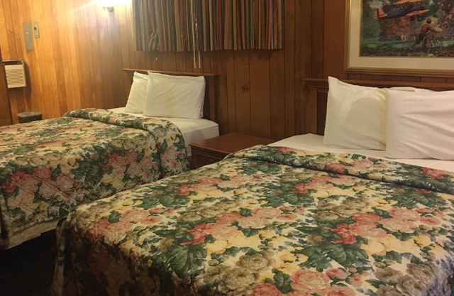 Sky-Palace Inn and Suites El Dorado - 2 Double Bed Smoking