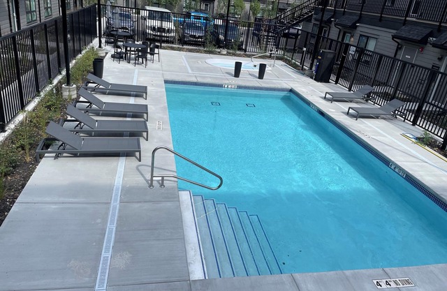 Skyline 207 - Mountain View Townhouse-AC - Heated Pool - Hot Tub