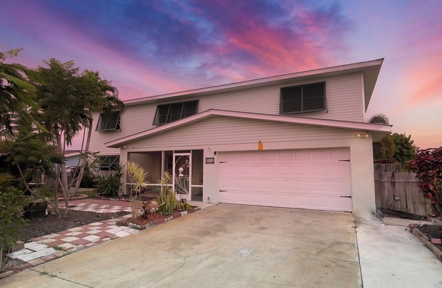 Skyline Breeze - Minutes from downtown Jensen Beach