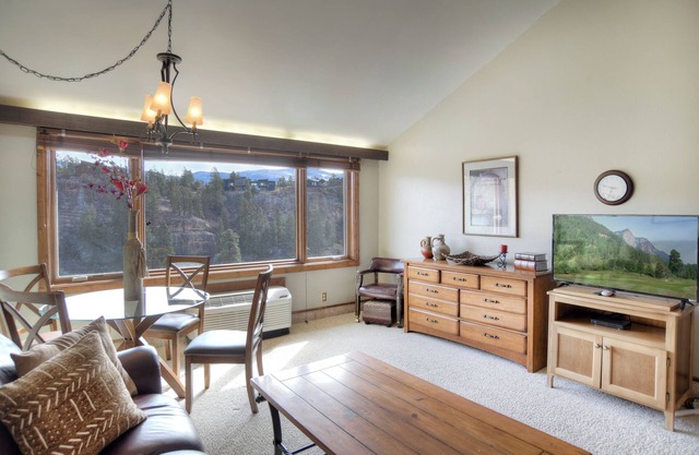 Skyline Loft (#511) | Near Ski - Golf - Mtn Views - AC/Pool/Hot Tub