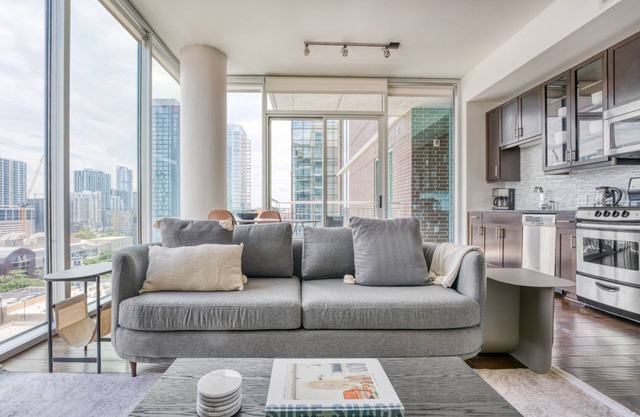 Sleek Downtown Austin 1BR w/Gym, Pool & W/D, nr Rainey St, by Blueground