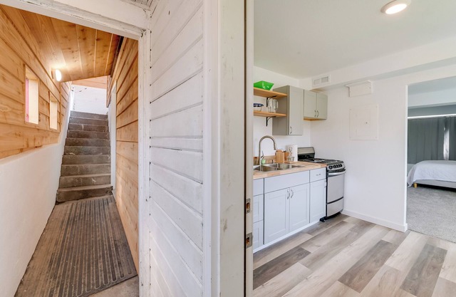 Sleek Juneau Studio w/Spectacular Views + Scenery