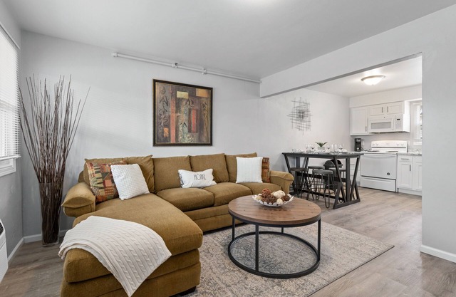 Sleek & Spacious 2BR in Appleton – Queen Beds #A