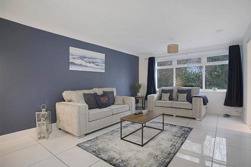 Sleek & Tranquil Corner on Durham Road, Sleeps 4