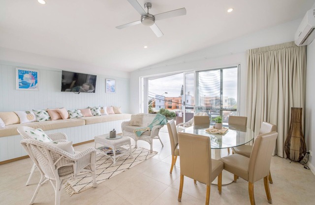 Sleep 10 in the heart of Cabarita Beach, gateway to the Tweed Coast and Valley.