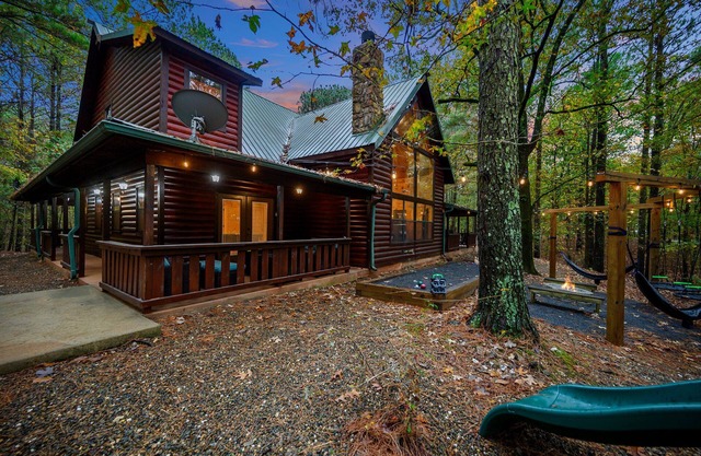 Sleep 34! 7BR in 2 CABINS! Pool table, bocce, pets