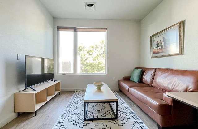 Sleepover 1BD 1BA Downtown Bowling Green Apartments