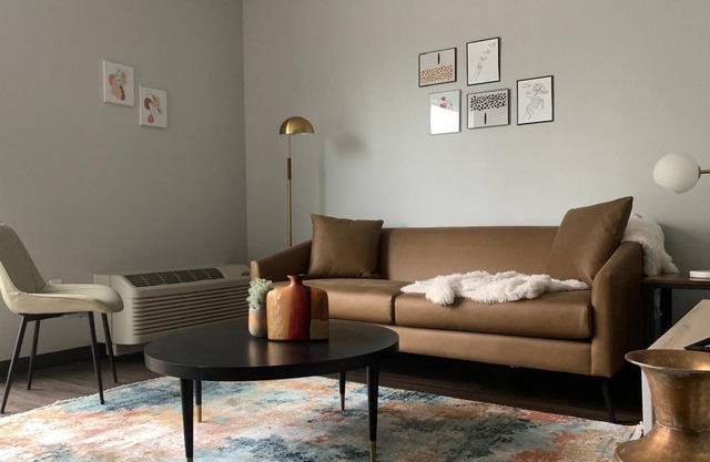 Sleepover: Serene 1BD/1BA - Downtown Des Moines