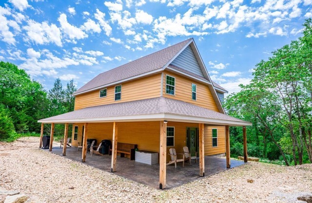 Sleeps 16-Marina, Pool, Roaring River & Table Rock