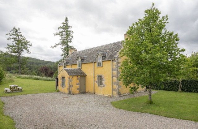 sleeps 4 in 1 double bedroom and 1 twin room