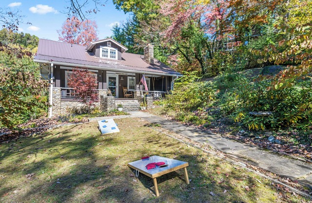 Sleeps 8! Secluded Sanctuary w/updated kitchen, Bunk Beds and Pet-Friendly!