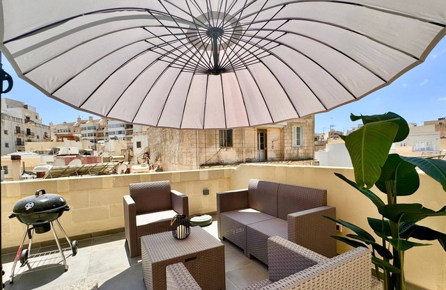 Sliema Unique 4 Bedroom Townhouse Off The Beach