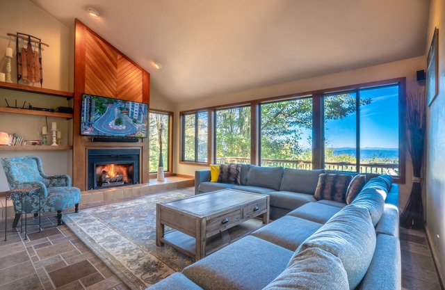 Slopeside is just steps to Beech Mountain Resort and Ski Village! Amazing Views!