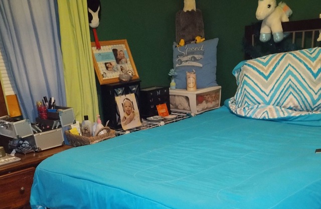 Small bungalow with hot tub near chicago