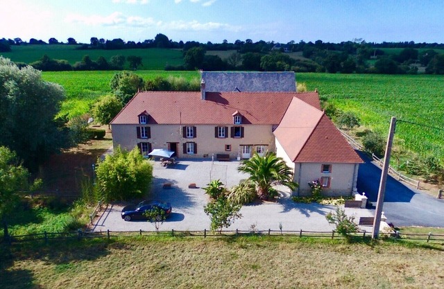 Small gite - beautiful, peaceful setting in an old farmhouse in the heart of the marshes