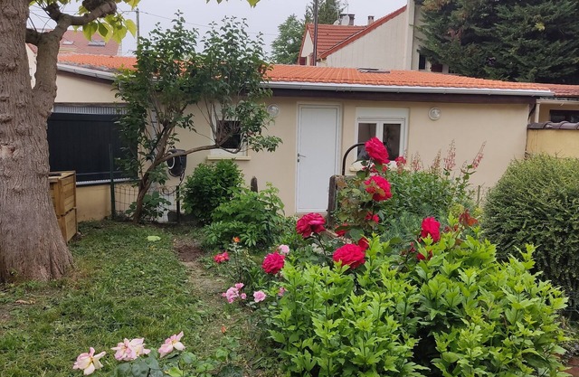 Small house with flower garden on the banks of the Seine