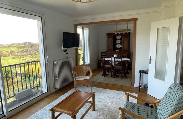Small house entirely renovated, 2 minutes from the medieval site of Bridiers