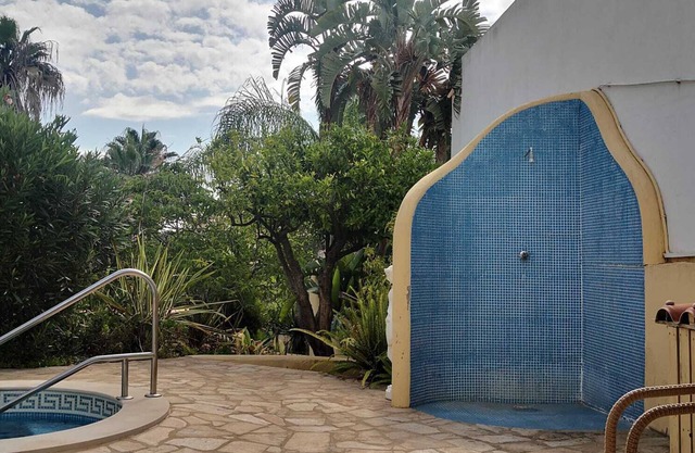 Small Oasis 7 min from the beach, House with swimming pool