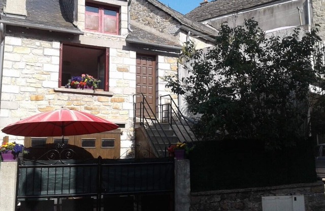 Small, quiet and sunny gite in the village of Lozère.