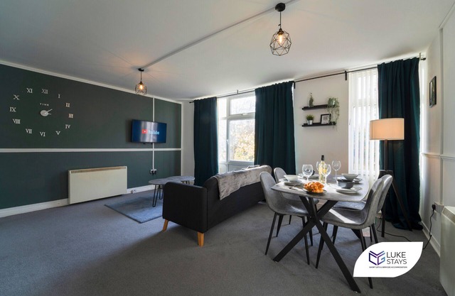 Smart 2 Bed apt- Wifi- Yard-Nr Stadium- Durham