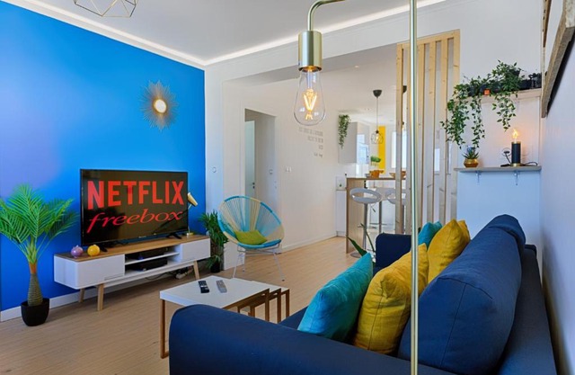 SMILE HÔME-Nid Panoramique VUE WOW ! SPAdéco - LoungeZEN - Terrasse ensoleillée - arrivée autonome - Netflix - emplacement idéal - Lumineux - rénové à neuf - Wifi Fibre -