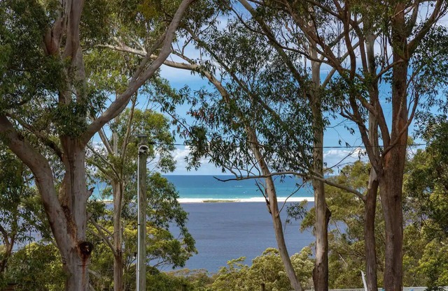 Smiths Lake, rainforest canopy and Sandbar Beach Views. Fab home for 10 guests.