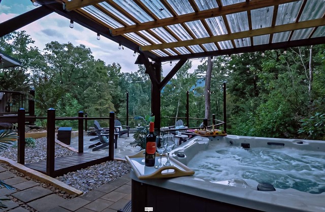 Smoky Mtn Outdoor Oasis: Spa Hot Tub, Firepit, EV, Games & Luxe Lounge Deck