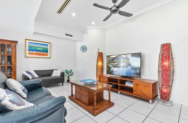 Smooth Sailing -Modern 2 bedroom apartment!